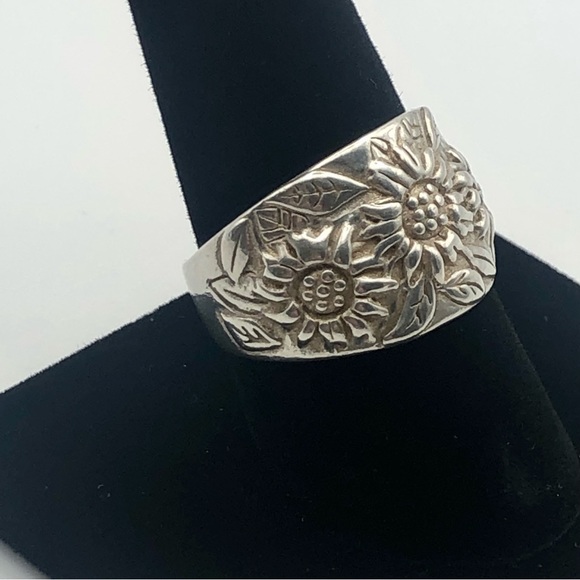 [vintage] Intricate Floral Israeli Sterling Silver Ring - Size 9.5 - Picture 3 of 14